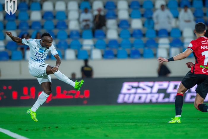 In Saudi Arabia, Nigerian striker Saviour Godwin Scores as Al Akhdoud defeats Al-Raed.