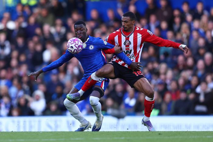 Sunderland vs Chelsea in Premier League action