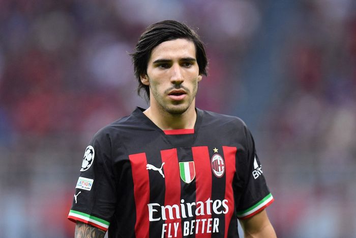 Newcastle set to sign Milan's Sandro Tonali