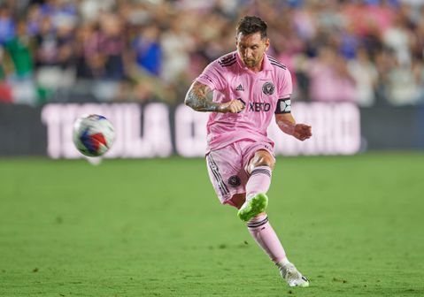 Messi blesses crowd of celebs with superb later winner on MLS debut