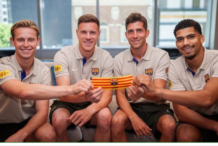 Sergi Roberto, Marc ter Stegen, Ronald Araujo, and Frenkie de Jong, in that order, will get the captain's armband for this season.