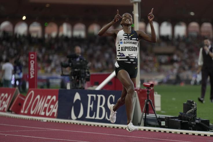 Faith Kipyegon smashes mile world record at Monaco Diamond League.