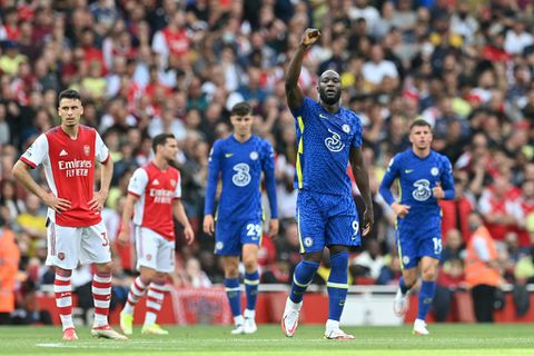 Lukaku strikes as Chelsea sink Arsenal, Kane back in Spurs win