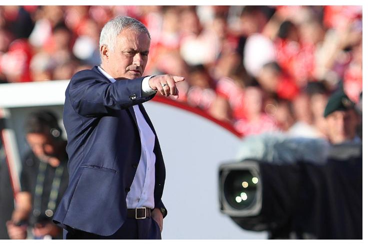 Mourinho gives inspirational speech to Benfica players