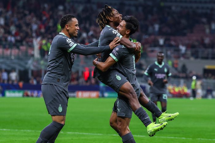 Noah Okafor and Samuel Chukwueze celebrate with Tijjani Reijnders | Imago