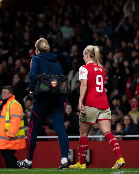 Arsenal and England’s Beth Mead is set for a spell on the sidelines after suffering a major injury