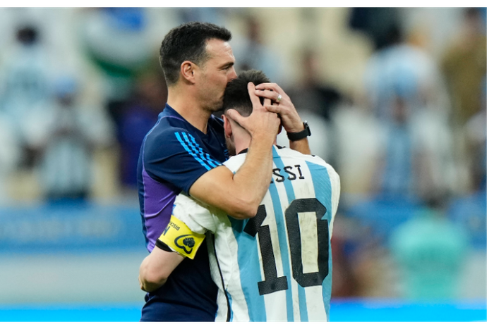 Lionel Messi and Lionel Scaloni share a hug after winning the 2022 World Cup in Qatar