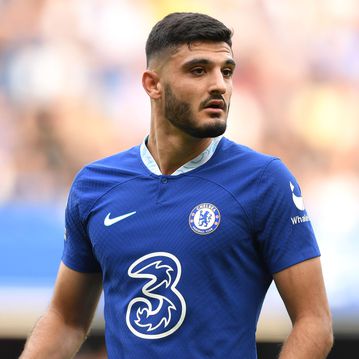 Chelsea striker undergoes successful knee surgery