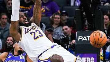 LeBron James put up 32 points, powers Lakers to beat Kings