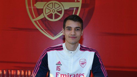 Arsenal announce signing of Poland defender Kiwior