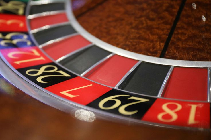 The Psychology of Risk: Comparing Sports Betting and Roulette Strategies
