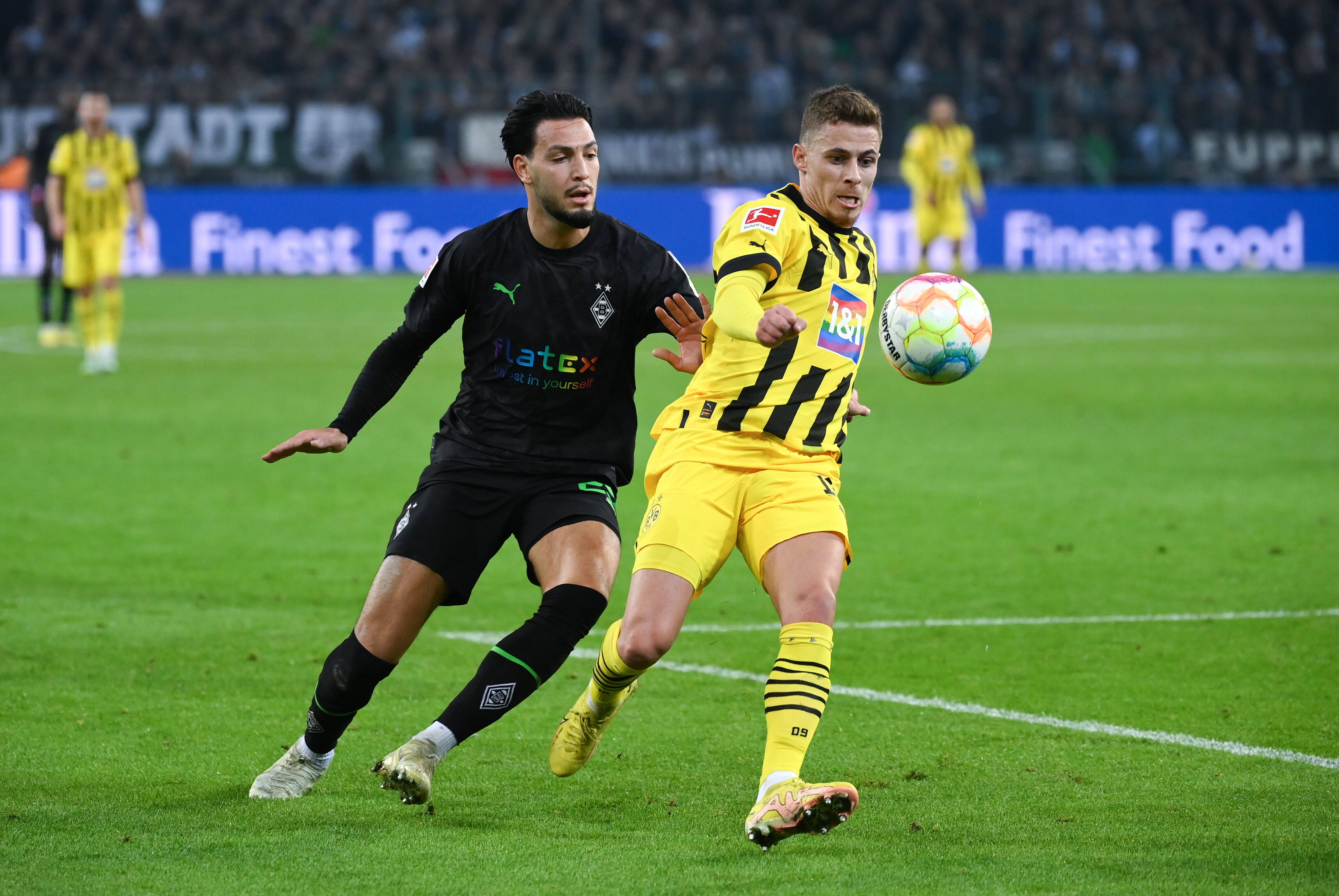 Algerian Left-back Ramy Bensebaïni To Join Borussia Dortmund On A Free ...