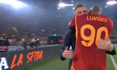 UEL: De Rossi explains embrace with penalty flop Lukaku [VIDEO]