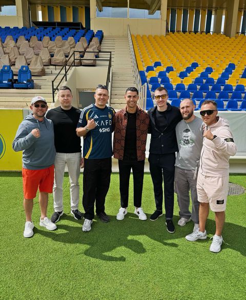 At the Bivol vs Beterbiev rematch in Saudi Arabia, Al Nassr star Cristiano Ronaldo teamed up with heavyweight champion Oleksandr Usyk.