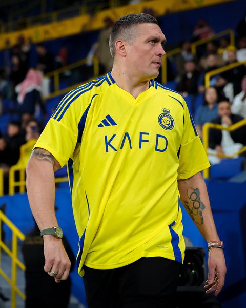 At the Bivol vs Beterbiev rematch in Saudi Arabia, Al Nassr star Cristiano Ronaldo teamed up with heavyweight champion Oleksandr Usyk.