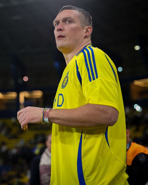 At the Bivol vs Beterbiev rematch in Saudi Arabia, Al Nassr star Cristiano Ronaldo teamed up with heavyweight champion Oleksandr Usyk.