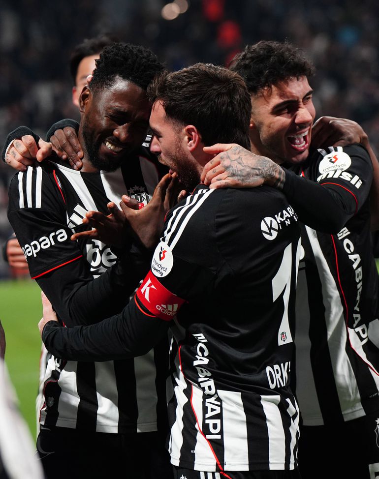 Wilfred Ndidi and his Besiktas teammates celebrate.