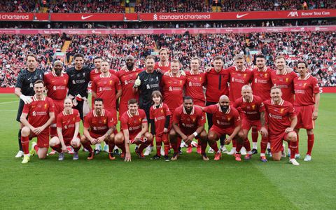 Super Eagles greats Mikel Obi and Celestine Babayaro could not stop Peter Crouch as Liverpool defeated Chelsea 2-0 in legends game.