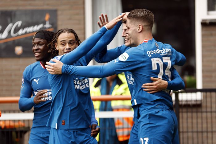 Xavi Simons celebrates with his teammates