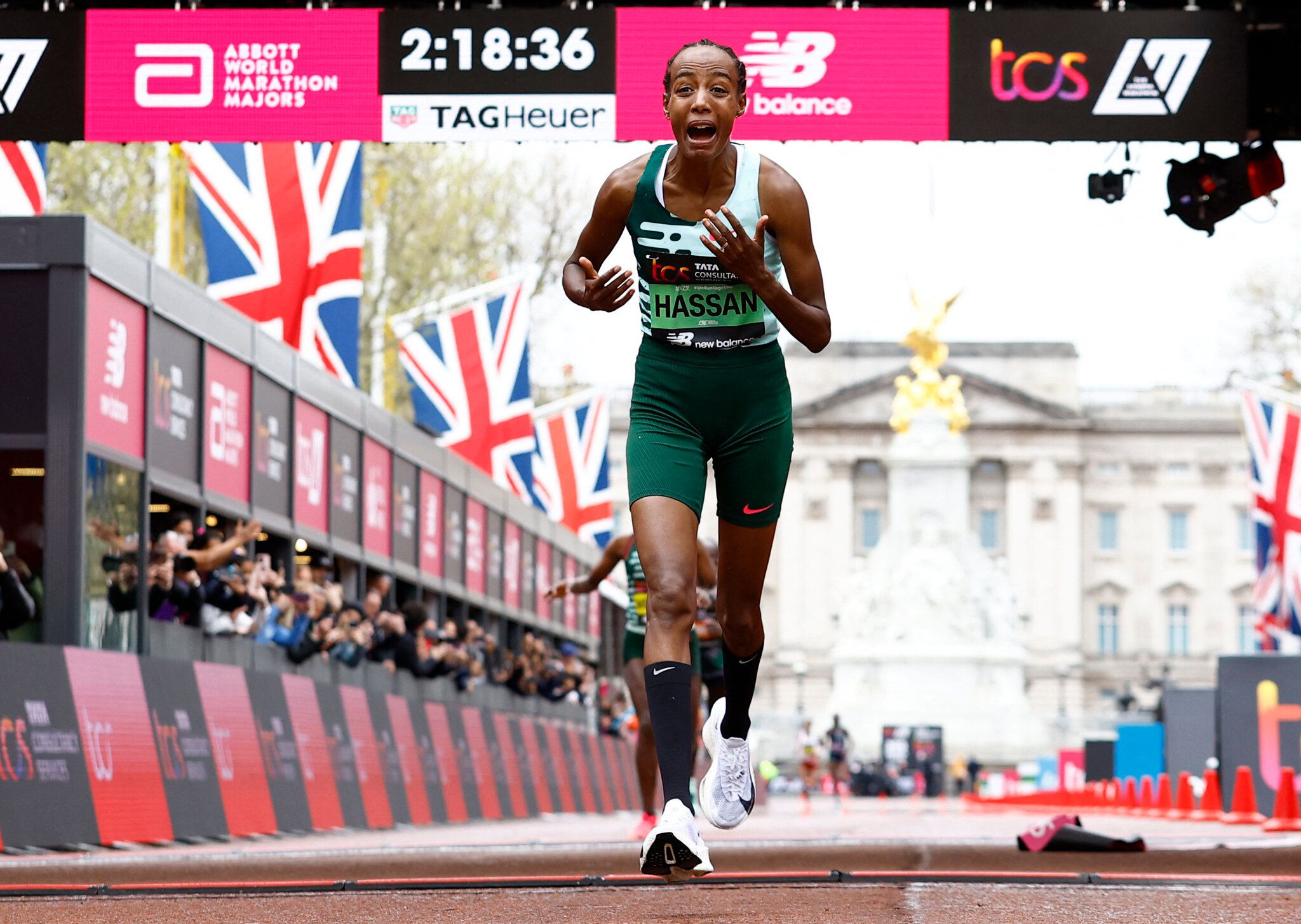 Sifan Hassan makes one of the greatest marathon comebacks in London