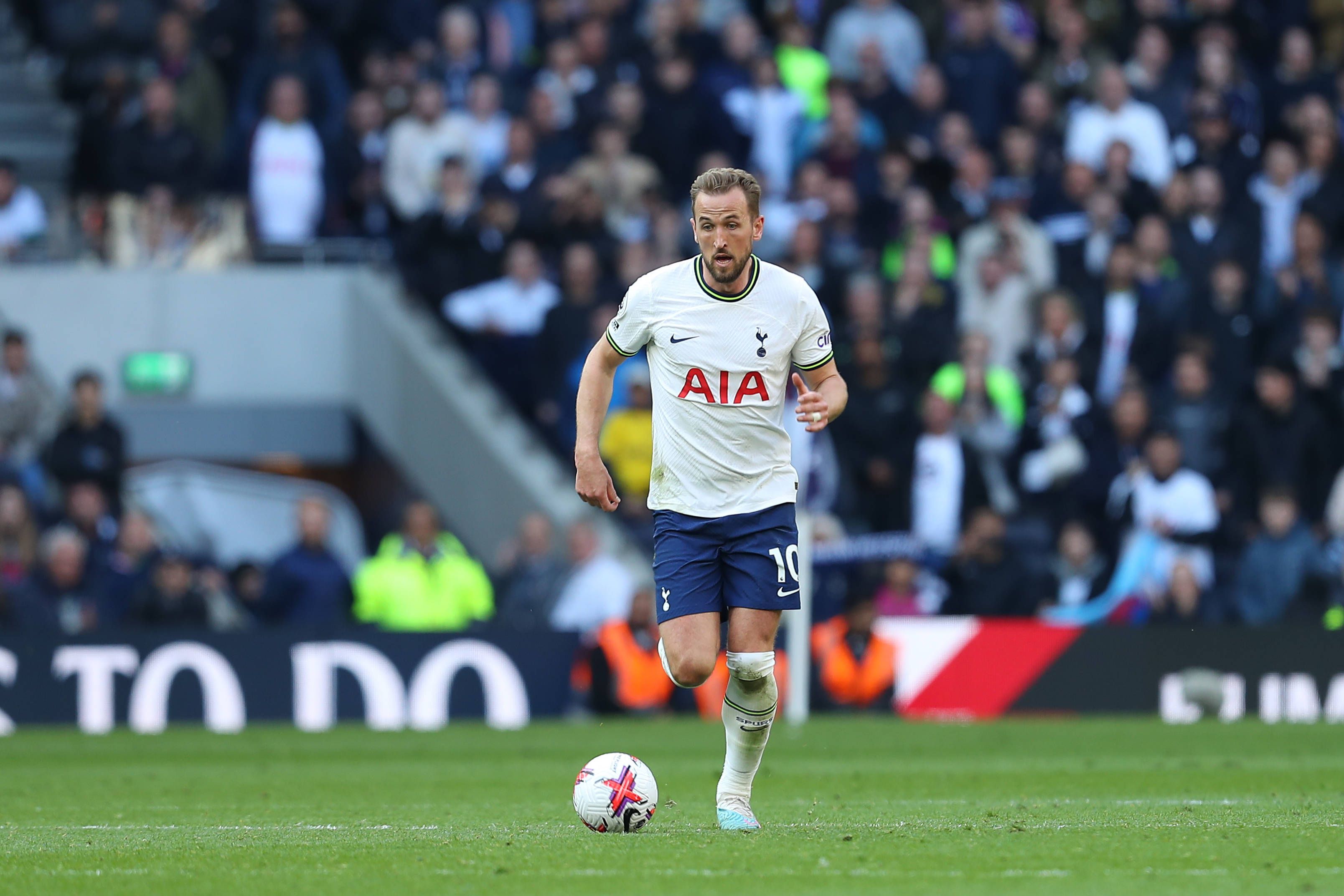 Transfer blow for Man Utd? Harry Kane hints he could stay at Tottenham  despite admitting 'a club this size should not be finishing eighth'