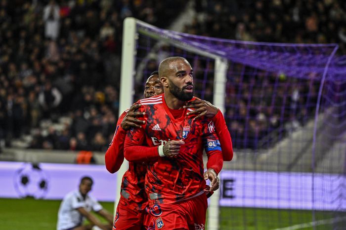 Lacazette celebrates his goal against Toulouse