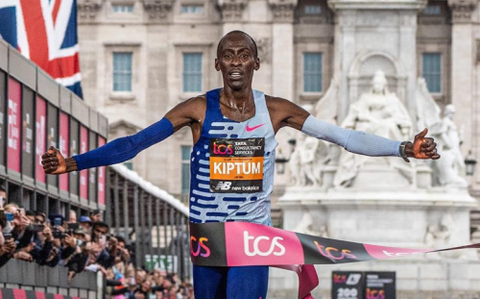 Kelvin Kiptum wins London Marathon with second fastest time in history