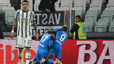 Osimhen's Napoli move closer to Serie A title with dramatic win over Juventus