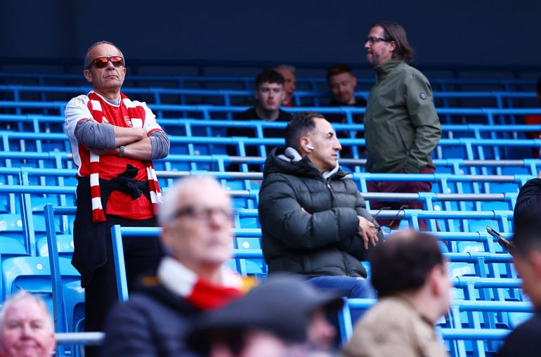 Arsenal fans looking furstrated || Imago
