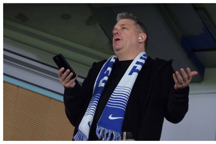 Neville slams 'crazy' Chelsea owners