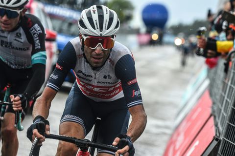 Former winner Nibali to have scan after Giro fall
