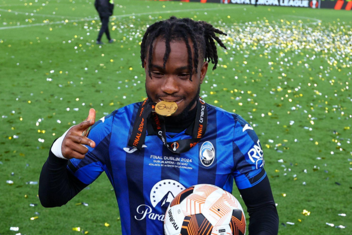 Ademola Lookman with his Europa League medal || Image credit: Imago
