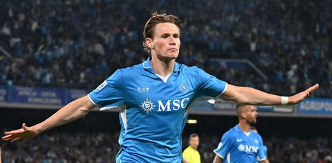 Conte leads Napoli to fourth Serie A title as McTominay equals 120-year record