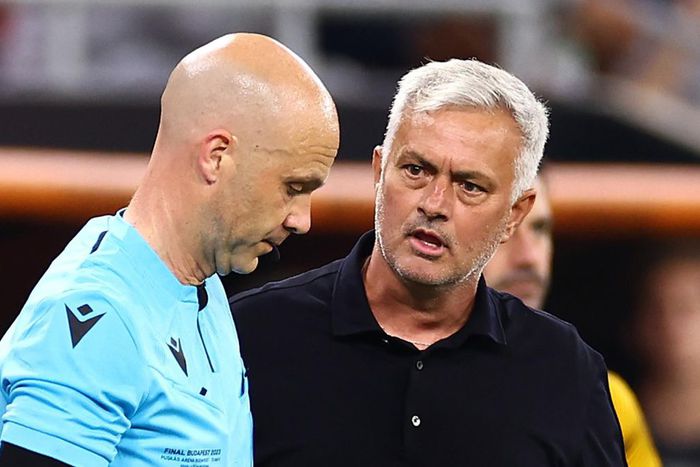 Roma boss Jose Mourinho quits following Uefa ban