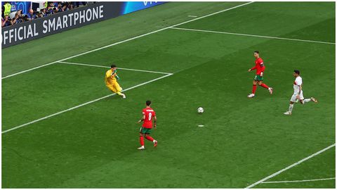 Cristiano Ronaldo had the chance to score against Turkiye but preferred to set up Bruno Fernandes instead.