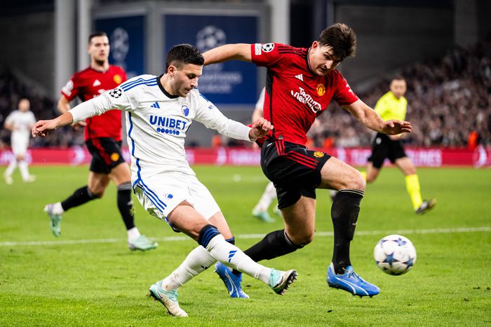 Roony Bardjhi in action against Manchester United || Image credit: Imago