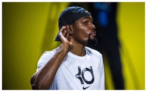 Surprising moment for Durant as he reacts after learning of trade from fans at festival