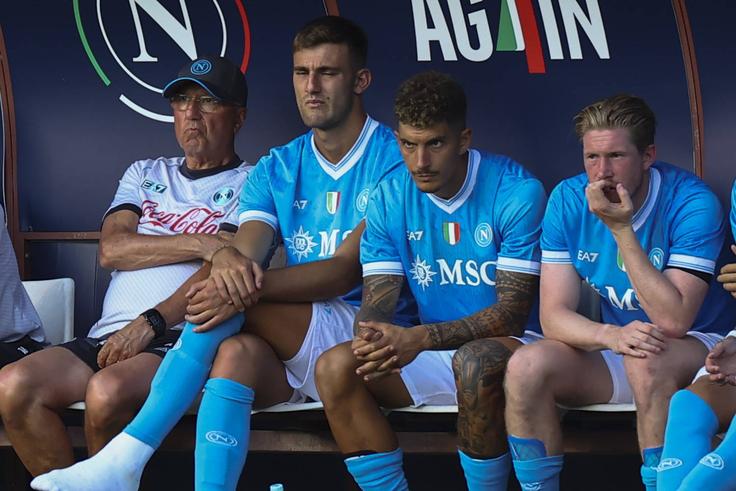 Noa Lang sits on the bench alongside fellow Napoli stars | Imago