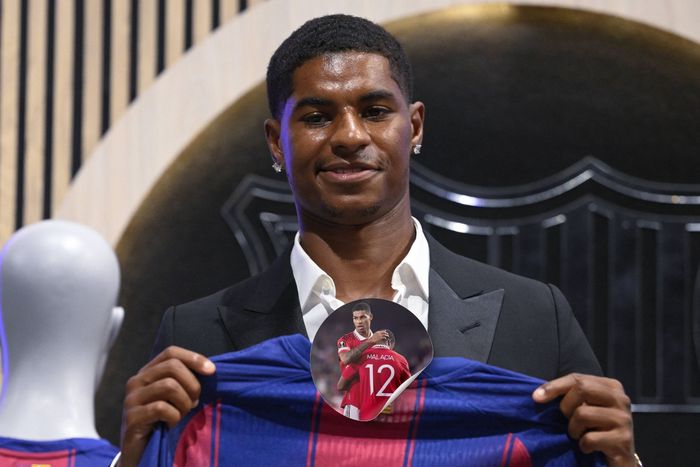 Marcus Rashford has been unveiled as new Barcelona players.
