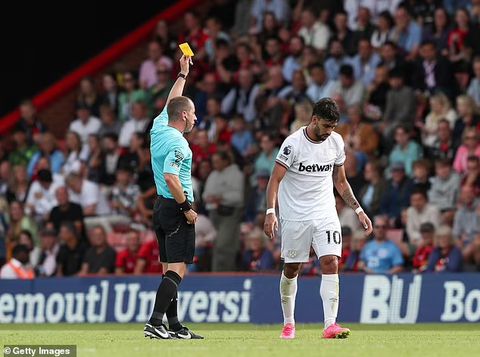 Paqueta's yellow card at Bournemouth || Daily Mail