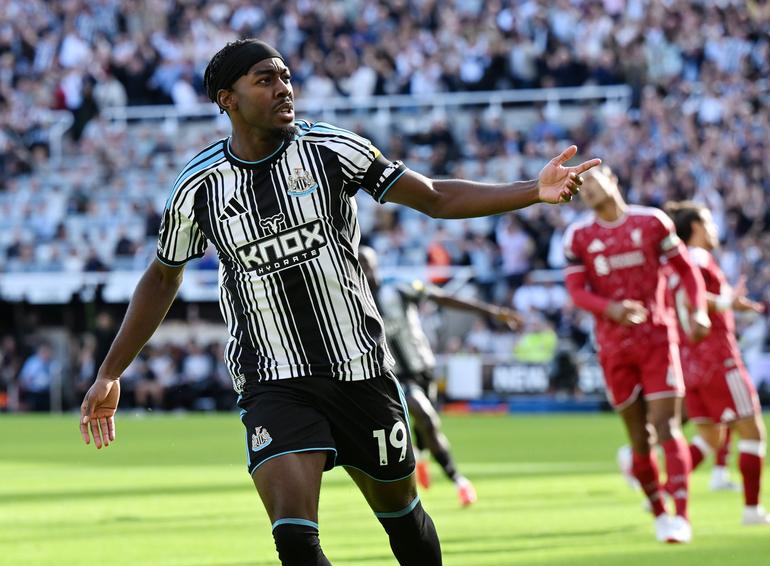 Elanga scores Newcastle's first goal || Imago