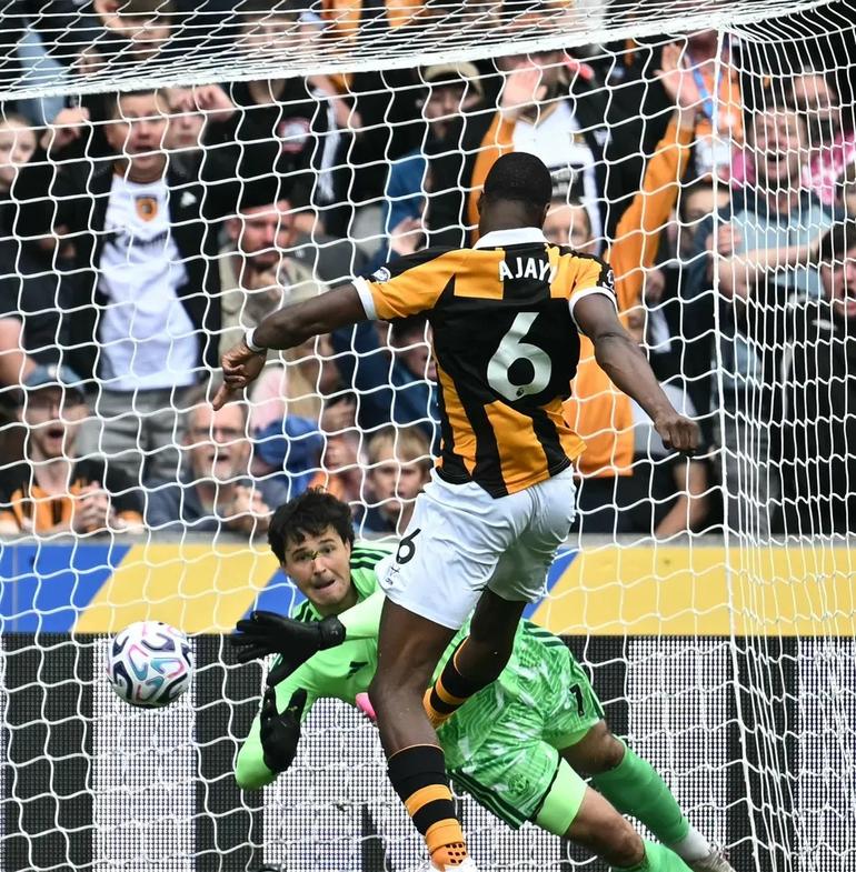Semi Ajayai smashes the opener for Hull vs Manchester United.
