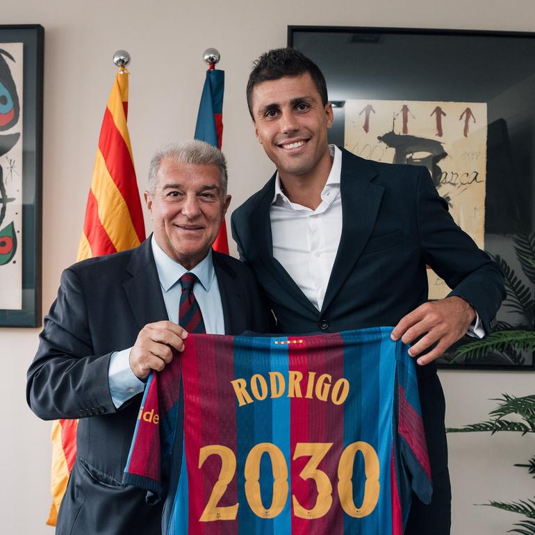 Rodri signs for Barcelona || X