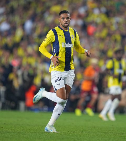 Fenerbahce beat Hatayspor to keep pressure on Galatasaray