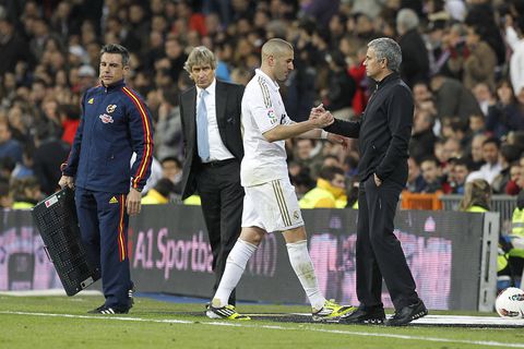 Real Madrid s Karim Benzema and Jose Mourinho during la Liga match on march 18th 2012. Photo: Alex Cid-Fuentes