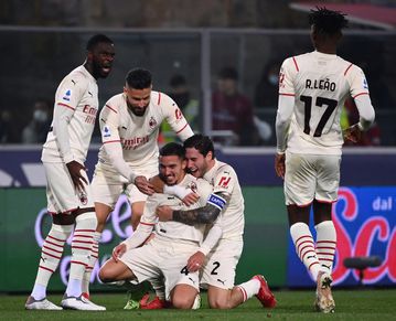 Milan beat nine-man Bologna to move top of Serie A