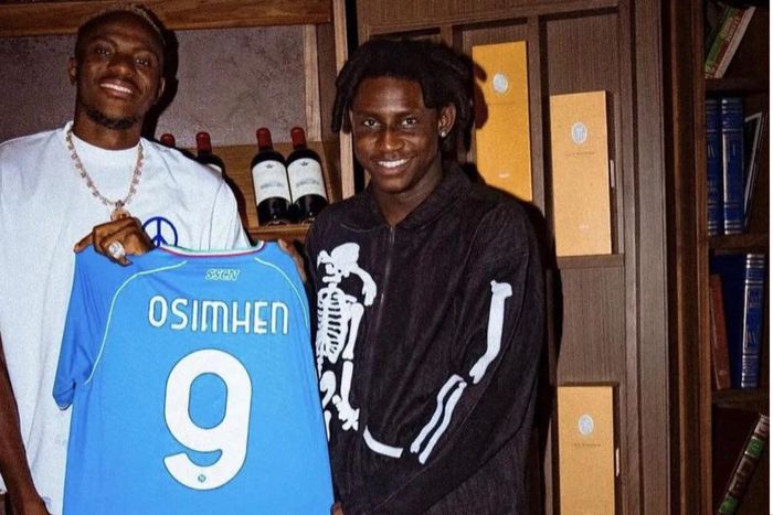 Osimhen is trending as he teamed up with Nigerian singer and rapper Crown Uzama, professionally known as Shallipopi.