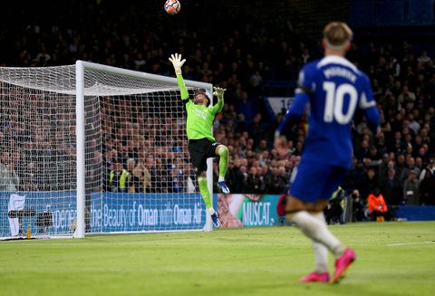 Mykhailo Mudryk scores for Chelsea after Raya's wrong positioning || Credit: Imago