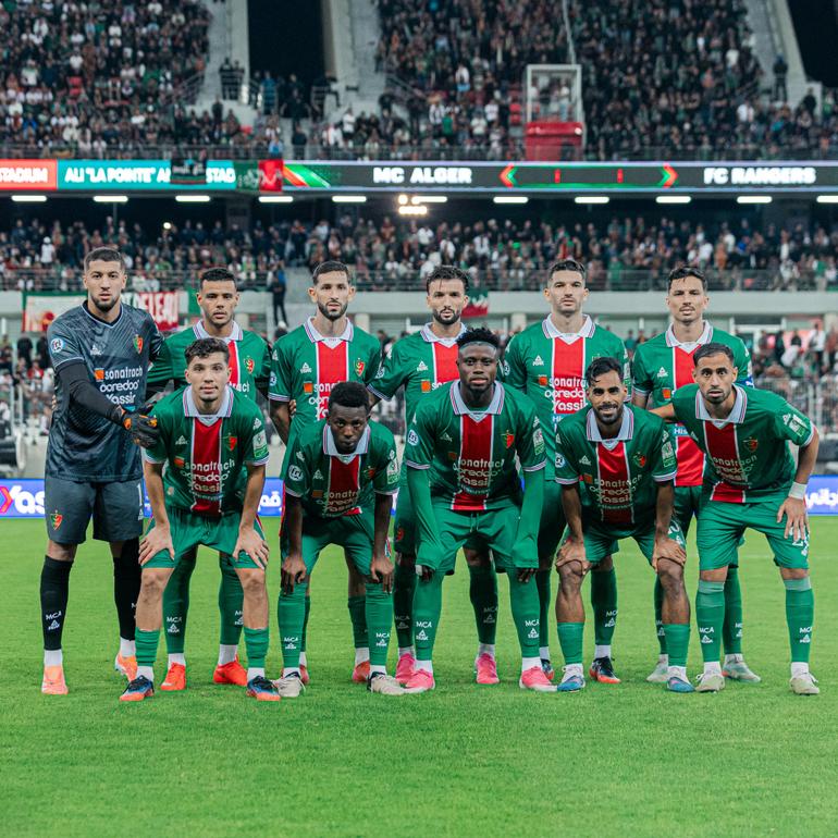 MC Alger before the game.