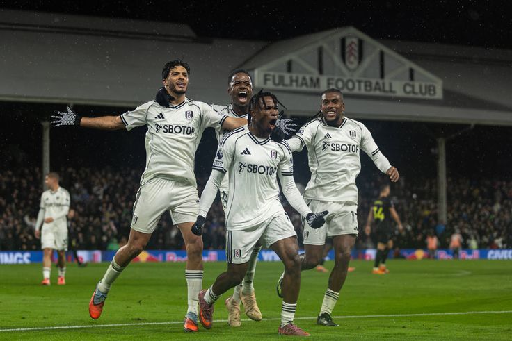 Fulham players celebrating a late winner || (Photo by Pedro Soares SPP)